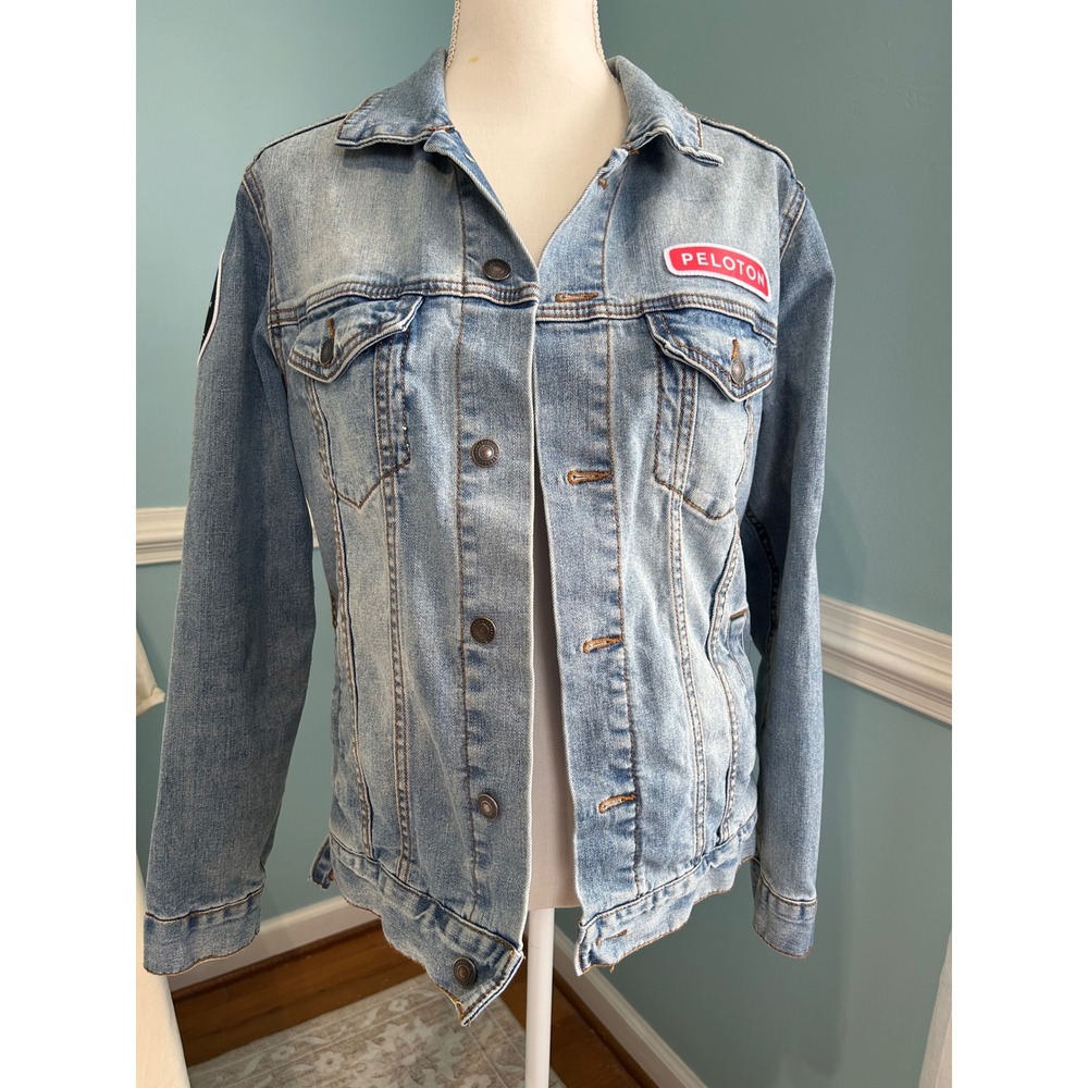 Peloton Together We Go Far Light Wash Denim Trucker TEAM MEMBER Jacket Small